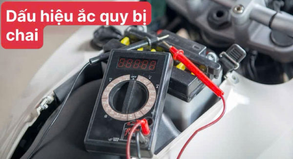 dấu hiệu ắc quy bị chai