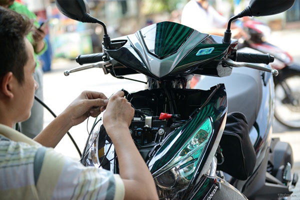sạc ắc quy trong bao nhiêu lâu