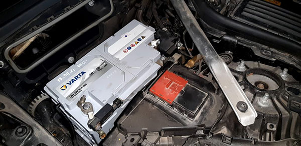 Quy trình thay thế ắc quy Mercedes E300 tại Đà Nẵng