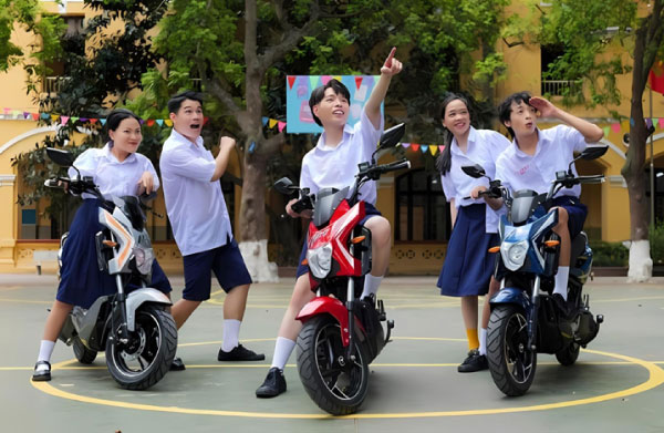 Ắc quy xe điện cho người đi học